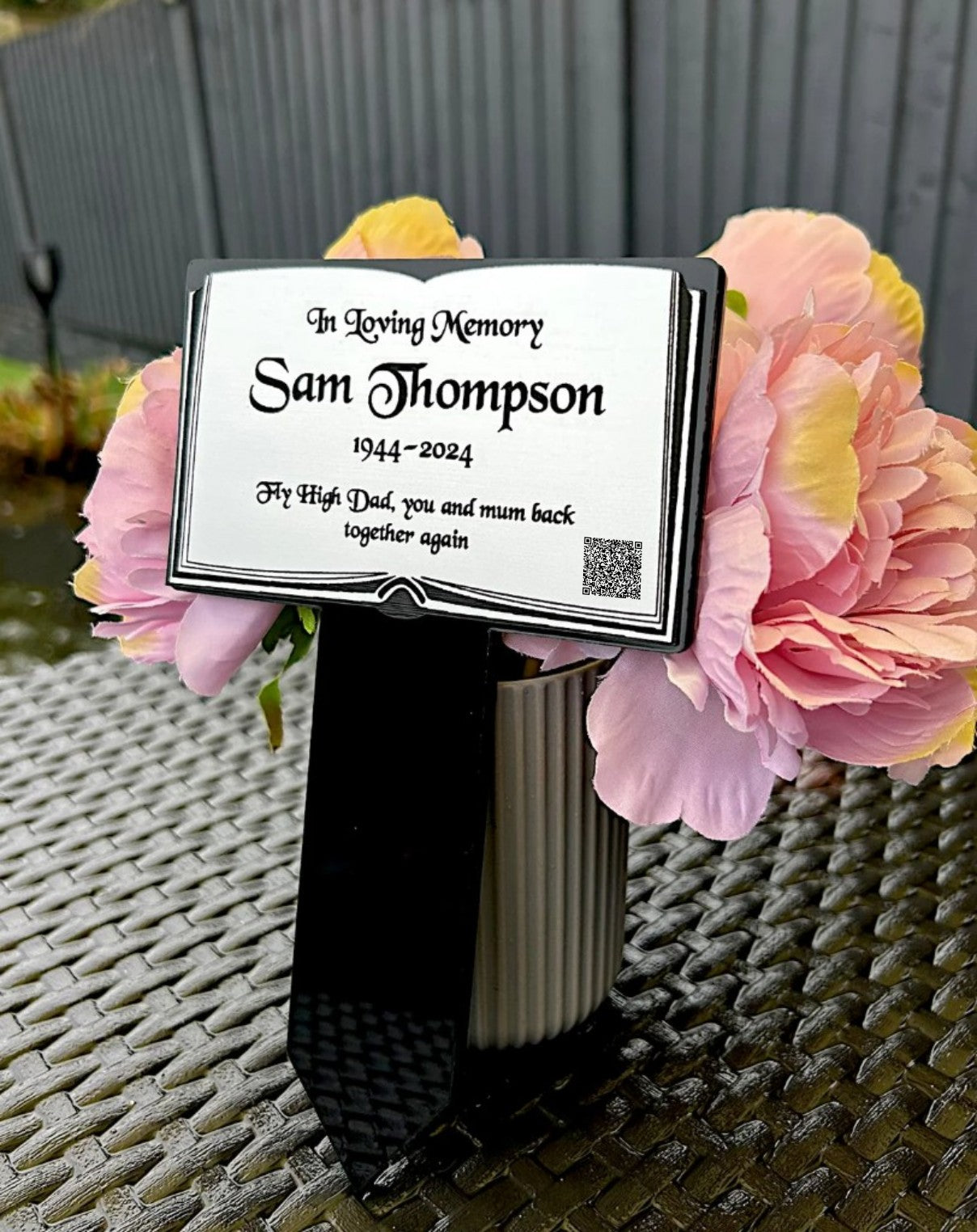 Memorial Plaque, Garden Outdoors Plaques, Remembrance Sign, Graver marker, Dad, Father, Mum, Silver Book